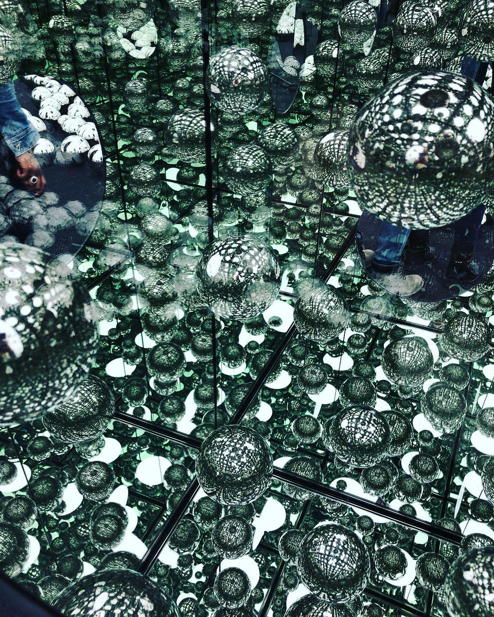 KarppaSilva's tweet photo. Festival of life 🌟 #reflections #mirrors #art #artystuff #exhibition #balls #yayoikusama #davidzwirner #newyork #meatpacking #chelsea #itwaspretty #allseeing https://t.co/YCPRQ2NR8r