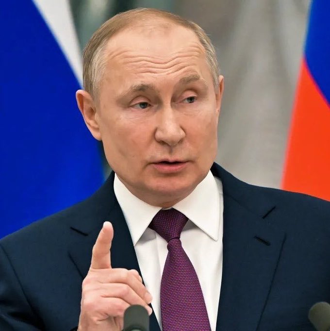 GlobeEyeNews's tweet photo. BREAKING:

Russia issues nuclear warning to NATO.

Russia says it’s ready to use nuclear weapons if NATO attempts to cut off Kaliningrad, its Baltic exclave. https://t.co/k4BrCdOy5o