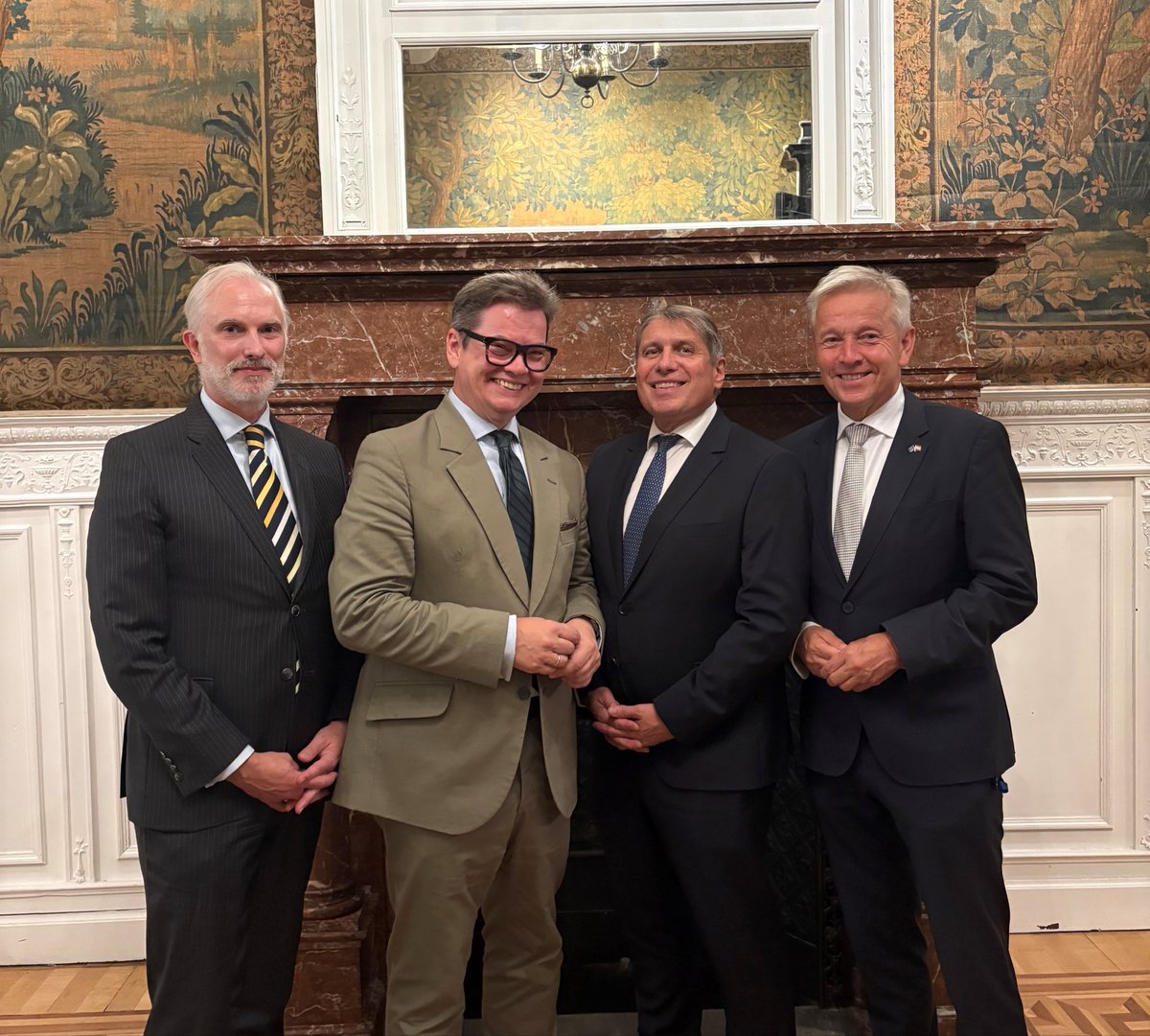 ReinholdLopatka's tweet photo. During our meeting with EU Ambassador Gregor Schusterschitz, @iv_industrie SG Christoph Neumayer and @BusinessEurope DG Markus Beyrer, the focus was on strengthening Europe’s competitiveness through a stronger Single Market, less red tape and new trade agreements. https://t.co/xlSZ6WIcdq