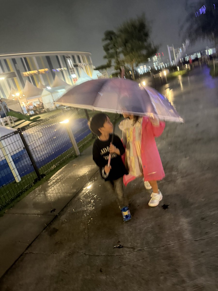 500mmz's tweet photo. 「、、、みんなおともだち？？」ってこどもたちに言われたくらい豊洲のお見送り会で懐かしいメンバーに囲まれて　エモエモだった👏　シンプルに通い続けた豊洲に子どもらと歩いてるの胸がきゅんってなった　#大盛りハッピー https://t.co/Mkzee1HoWF