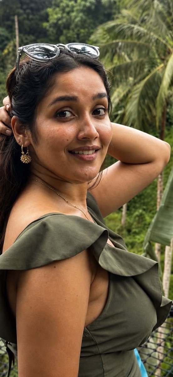 Euphoriab4de's tweet photo. Anikha Surendran ♥️👑
Serving looks, owning the frame ✨ https://t.co/NTdP8MWEBY