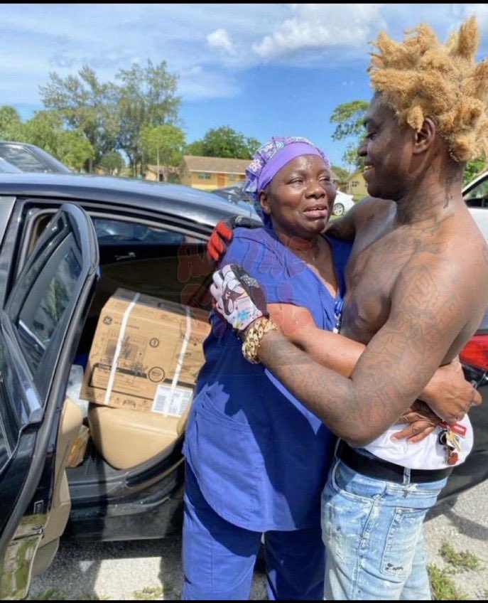 simzyiscute's tweet photo. i pray our mothers will live to see us win and eat the fruit of her labor https://t.co/BprLQ15fvO