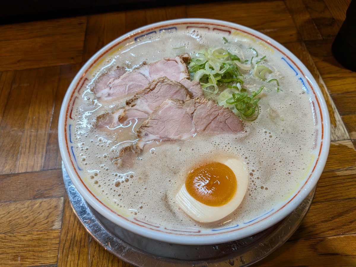 tuuukooo55's tweet photo. 福岡でえぐい対バンを刮目したので夜は一気に三食いかせてもらいました！！宿泊先までは歩いて行きます！道中、気になるご飯屋あったら入ります！！！！ https://t.co/QH3GuzGJXk