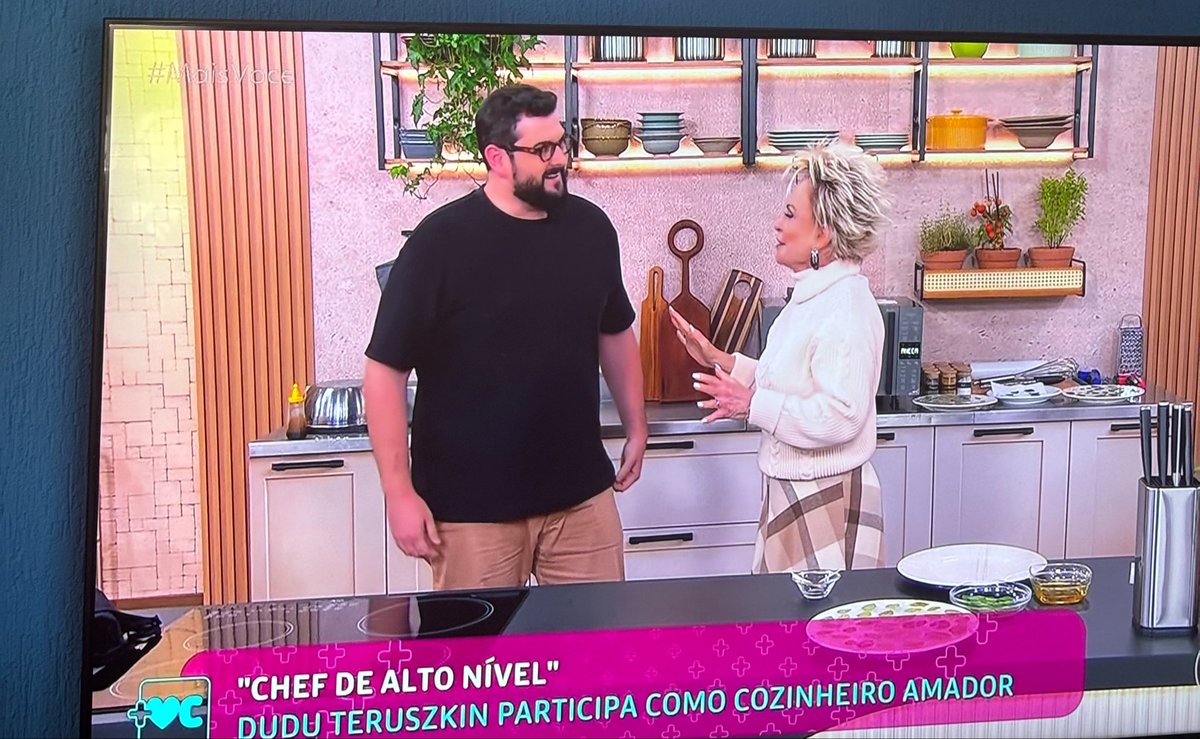 bearbiezona's tweet photo. assistindo ana maria braga aqui e gente? apaixonado https://t.co/xcAA0YImJS