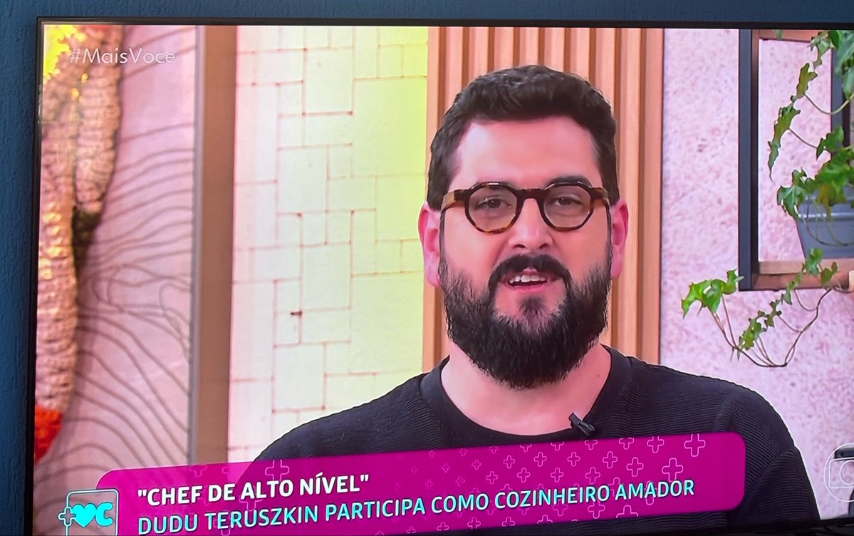 bearbiezona's tweet photo. assistindo ana maria braga aqui e gente? apaixonado https://t.co/xcAA0YImJS