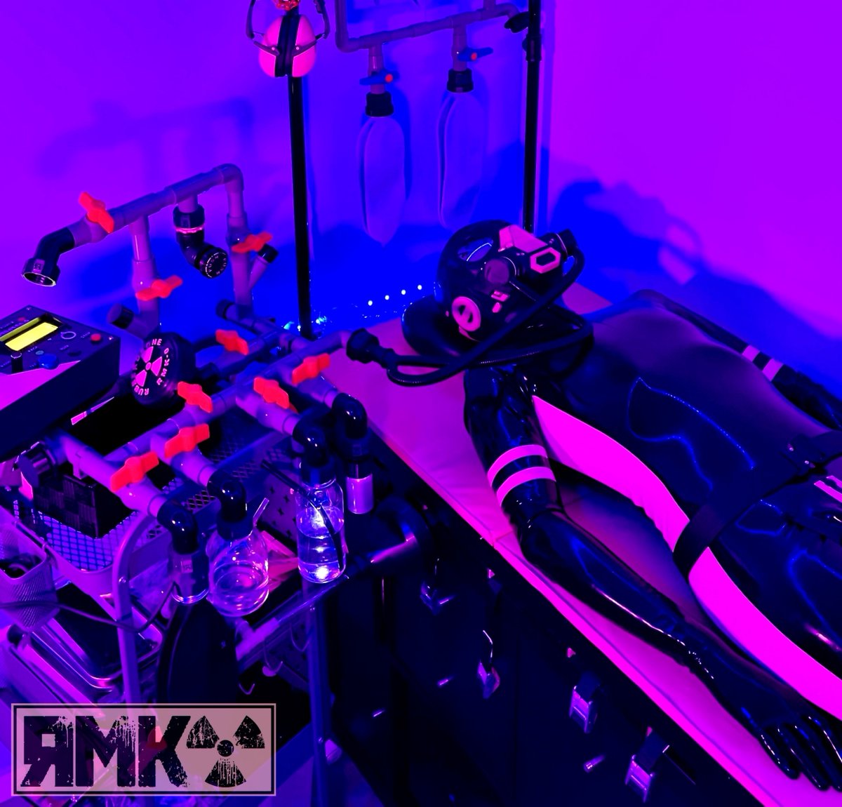 _RMK_0's tweet photo. 🤖 Drone is ready for re-programming his breath 💾.
Maybe the poppers valve is open 🧪
hood from @Pupjoi https://t.co/V3BOEITlZ4