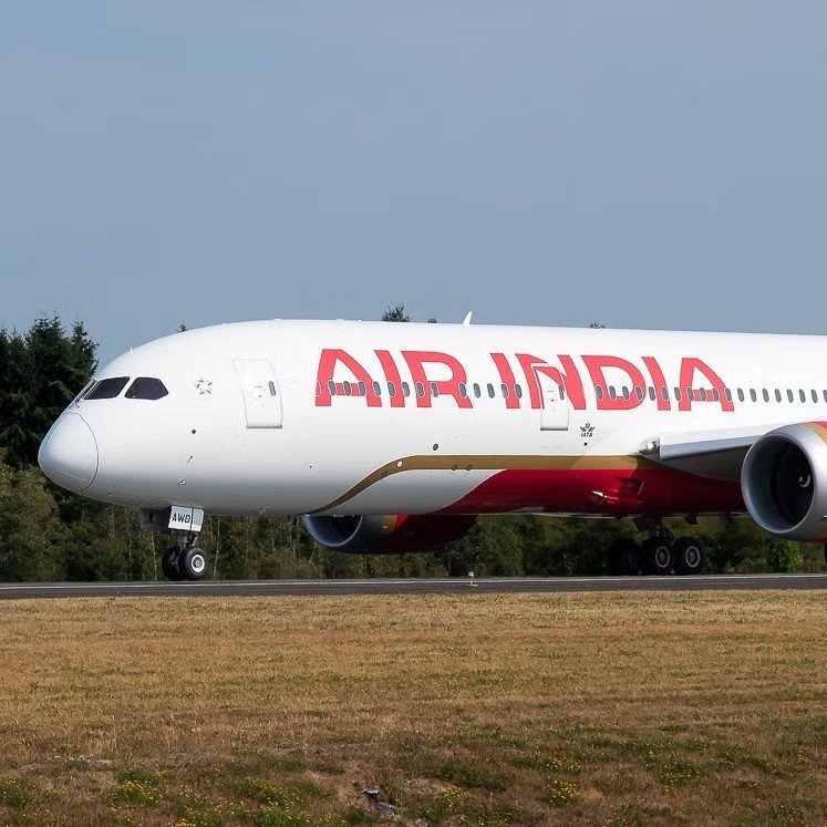 AviationAll_'s tweet photo. Air India's Top 6 Stations | SEP2026 🇮🇳

1️⃣ Delhi - 1,432x Weekly Departures
2️⃣ Mumbai - 747x Weekly Departures
3️⃣ Bengaluru - 199x Weekly Departures
4️⃣ Hyderabad - 133x Weekly Departures
5️⃣ Ahmedabad - 107x Weekly Departures
6️⃣ Kolkata - 91x Weekly Departures https://t.co/8hO0pPm1pd
