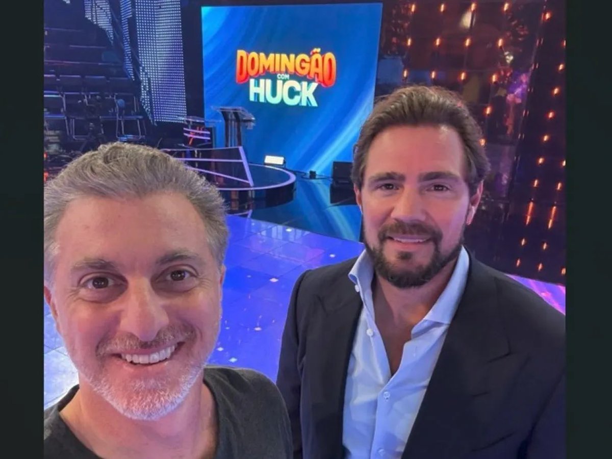 DheisonSilvaPT's tweet photo. ABSURDO! 🚨

Luciano Huck critica o pobre do Bolsa Família por “criar atalho pra ficar no programa pra sempre”.

Enquanto isso, mantinha amizade e negócios com Vorcaro: avião juntos, R$ 26 milhões para Huck e R$ 83 milhões em mídia para a Globo.

É fácil apontar o dedo pro pobre. Quero ver explicar os contratos com um banqueiro investigado por uma das maiores fraudes financeiras do país.