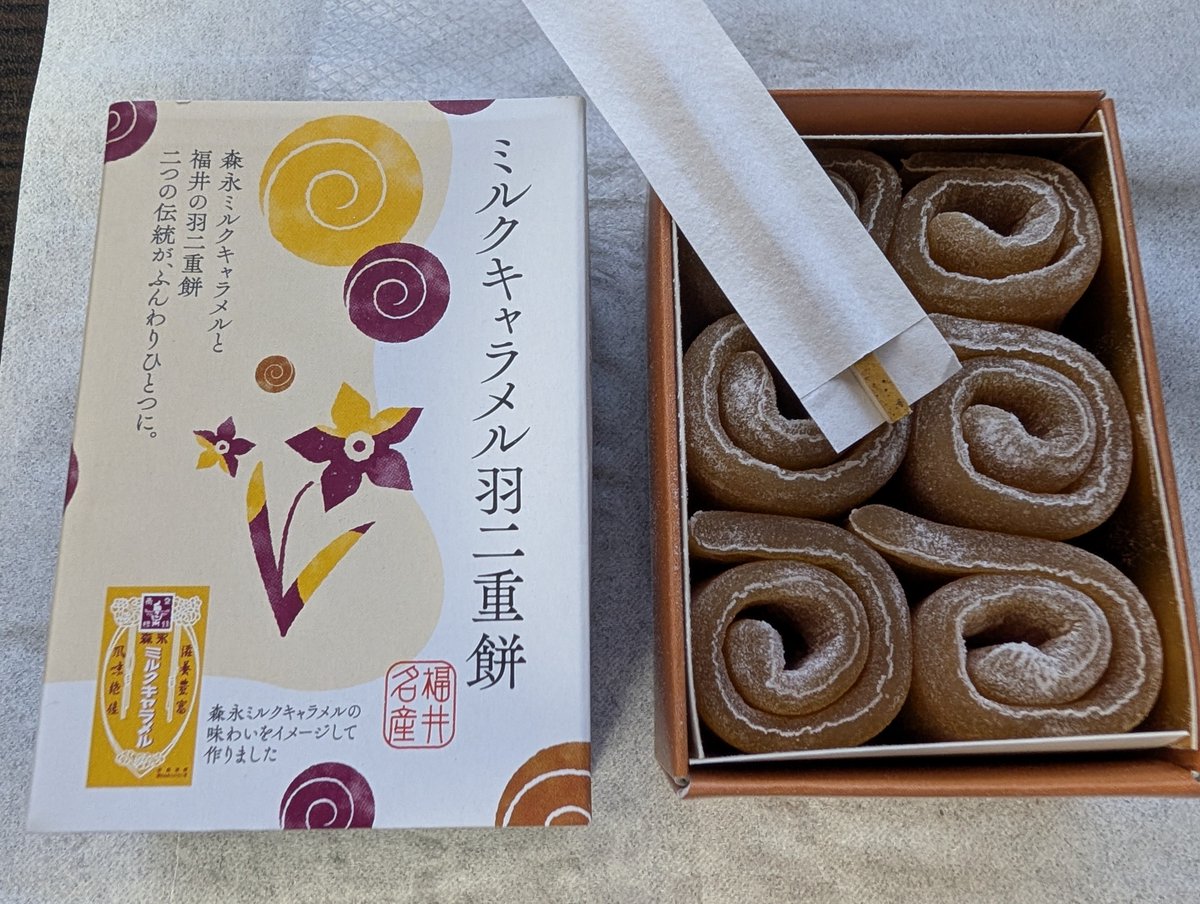 fic3203's tweet photo. お土産の中で一番重かった奴！！甘い！！！ https://t.co/LVDhoBq3Py