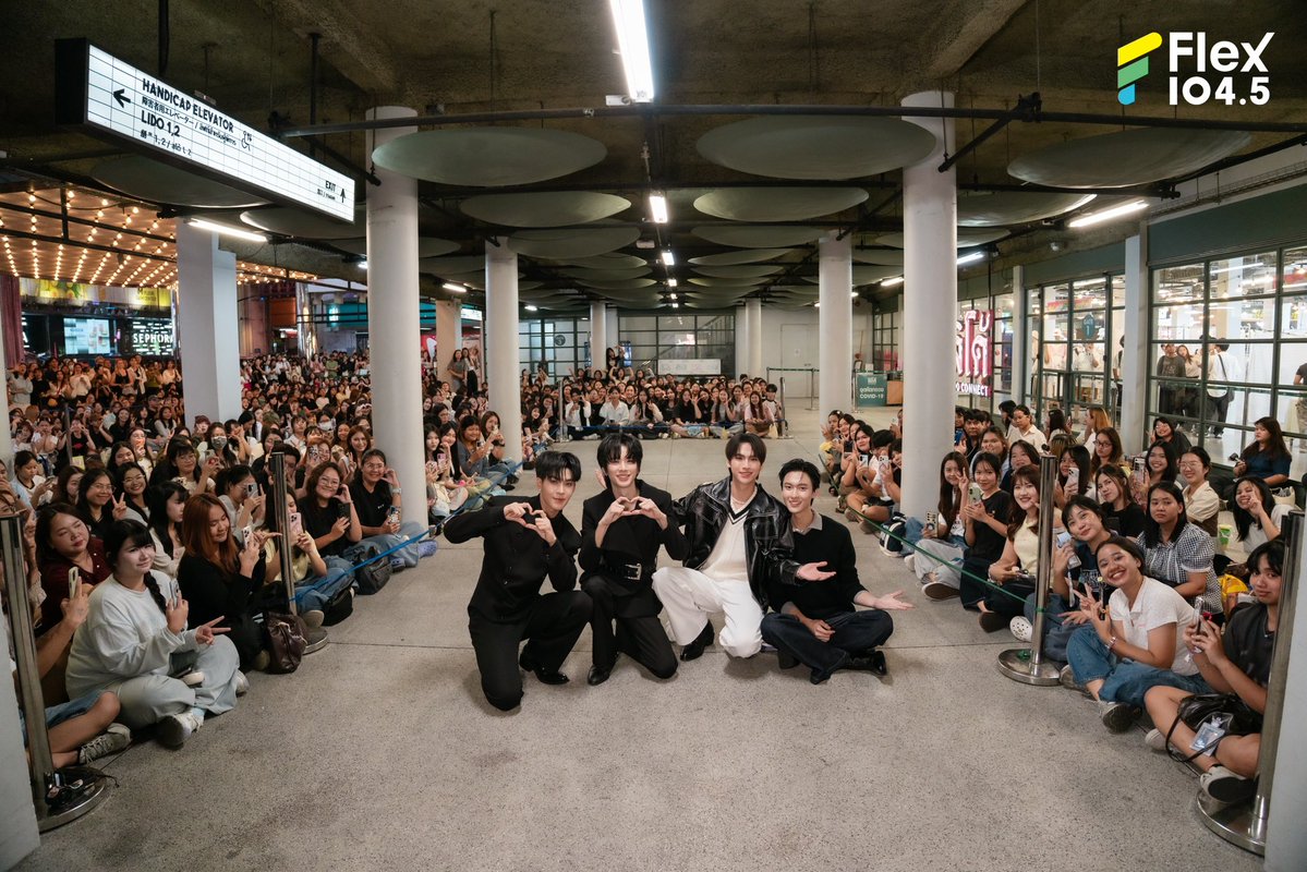 Flex_Connect's tweet photo. บรรยากาศสุดอบอุ่นและเต็มไปด้วยรอยยิ้มที่ Flex 104.5 ✨ ขอขอบคุณแฟน ๆ ที่เดินทางมาร่วมให้กำลังใจนักแสดง พร้อมส่งมอบความรักและพลังซัพพอร์ตอย่างเหนียวแน่น ทั้งบริเวณสตูดิโอและผ่านช่องทางออนไลน์ 

และขอขอบคุณ 4 นักแสดงนำ อู่อู๋-เซฟ และ ริวจิน-แพทจิ ที่ให้เกียรติมาร่วมพูดคุย ถ่ายทอดเบื้องหลังการทำงานและเสน่ห์ของซีรีส์ “Mr.Fanboy รักสุดใจนายแฟนบอย” อย่างเป็นกันเองในรายการวันนี้ ไวบ์น่ารัก เคมีดีต่อใจจนอยากดูซีรีส์ต่อทันที 🫶🏻❤️

📺 ฝากติดตามซีรีส์ “Mr.Fanboy รักสุดใจนายแฟนบอย” 
พร้อมกันทุกวันเสาร์เวลา 22.30 น. ทางช่อง one 31
ดูออนไลน์เวอร์ชัน UNCUT เวลา 23.30 น. บนแอป iQIYI และเว็บ https://t.co/sqNesYKnET ที่เดียวเท่านั้น

📌ดูรายการ Flex Talk ย้อนหลังได้ทาง YouTube : FlexConnect
https://t.co/xcrDoopf56

@Auautnp @savewrg @rryjinnn @chira_patt @MrFanboySeries @DomundiTV
@MandeeWork 
.
#Flex1045xMrFanboy #MrFanboySeries
#รักสุดใจนายแฟนบอยSeries #MandeeWork
#FlexTalk #FlexConnect #Flex1045