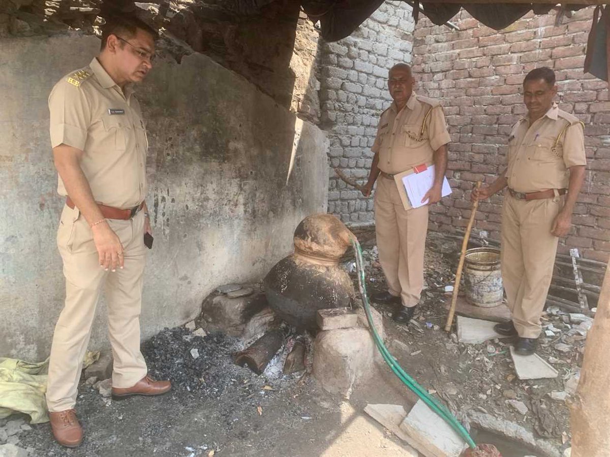 DIPRRajasthan's tweet photo. जोधपुर में अवैध अंग्रेजी मदिरा से भरा ट्रक पकड़ा

प्रदेश में अब तक एक करोड़ 57 लाख रूपए से अधिक की अंग्रेजी मदिरा जब्त

https://t.co/eZ84wmMYkM https://t.co/sqdM8imYf4