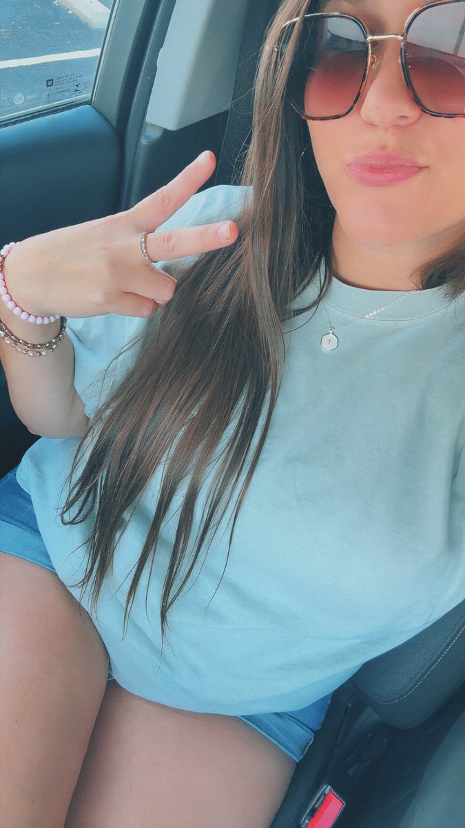 Niknakgirl23's tweet photo. Happy Wednesday! 🤗

It’s a beautiful day! Find a reason to smile! 😊 

Remember to vote RED so we don’t lose the country back to evil and chaos. If we show up.. we win. 

Tell the truth in a world that hates it! 

Love yall! ❤️ https://t.co/hzPWRl5YAS
