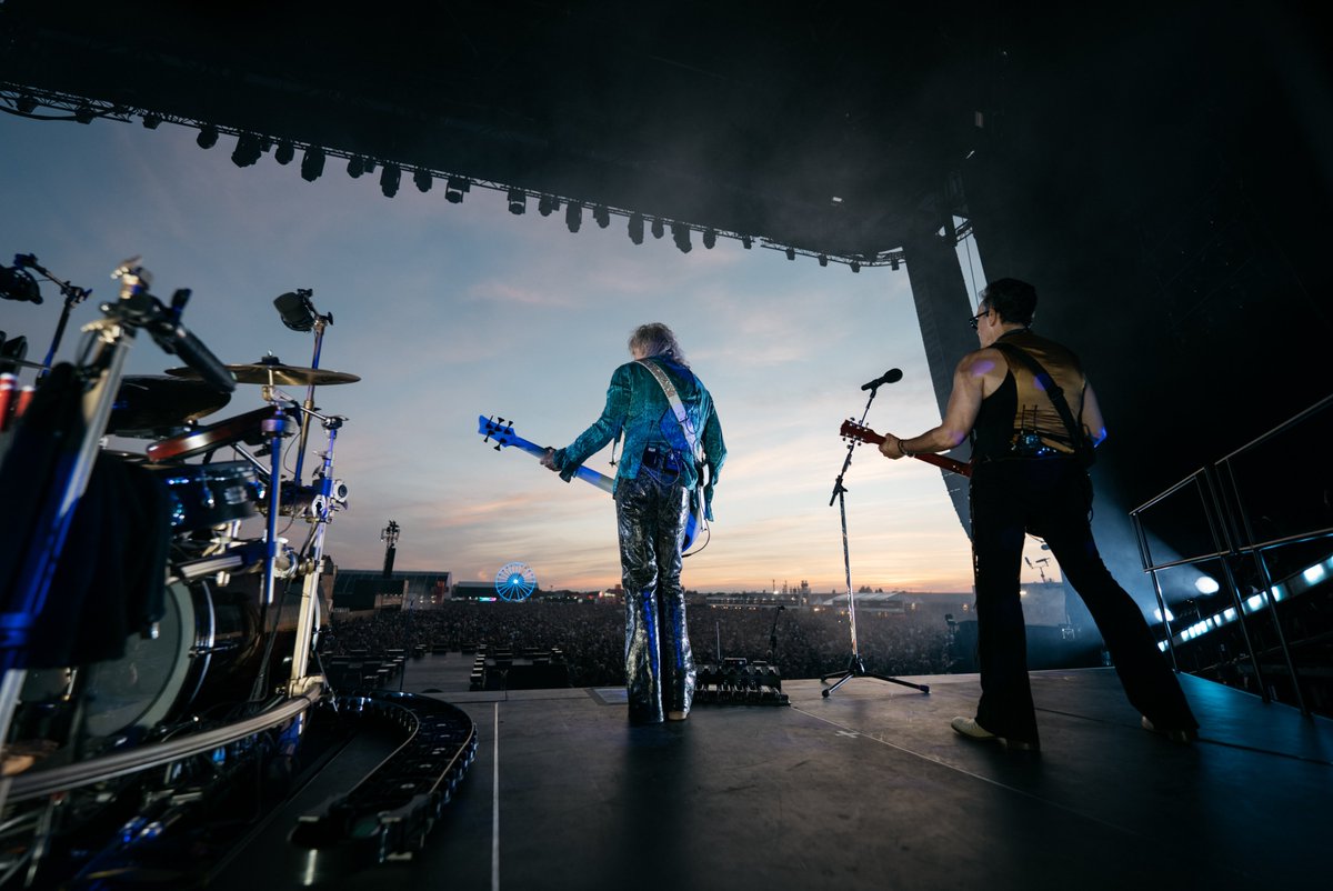 DefLeppard tweet picture