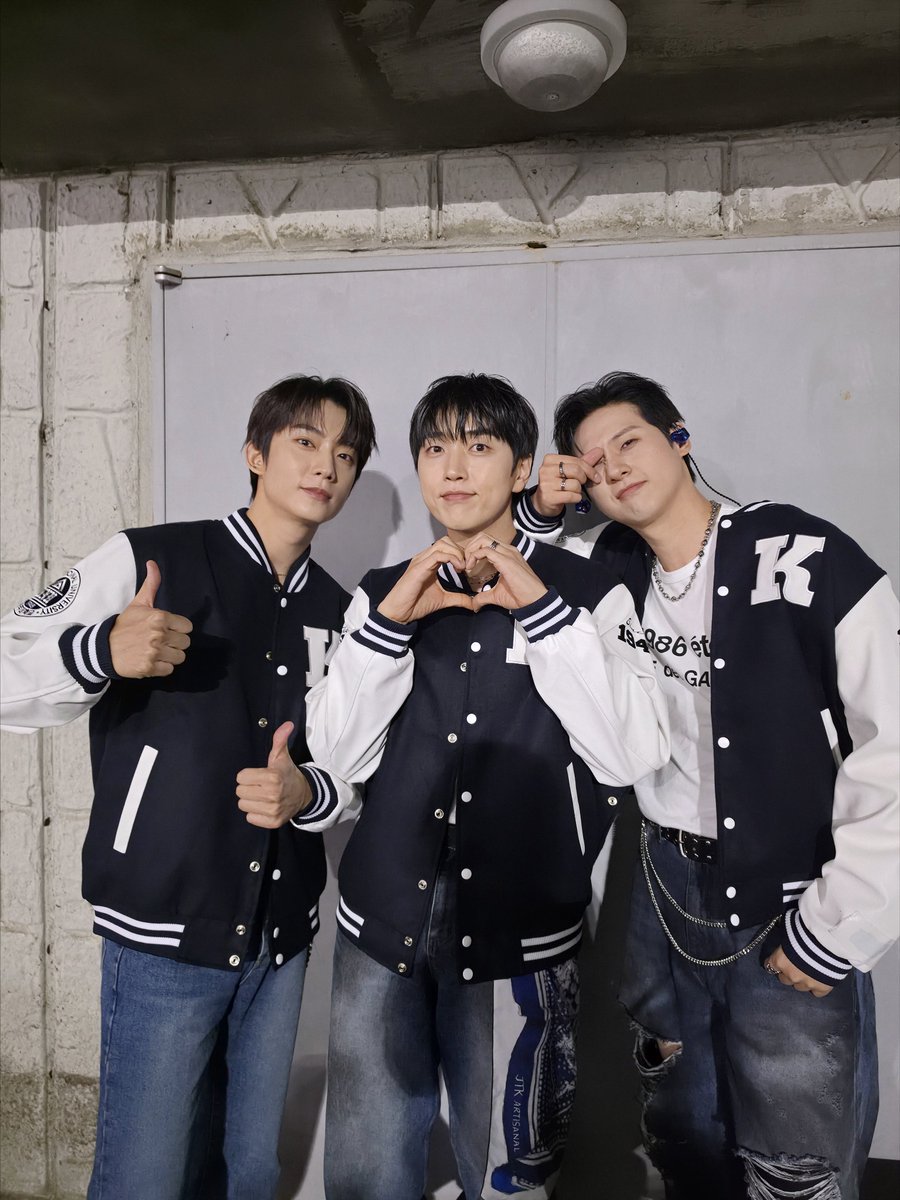 _B1A4OFFICIAL's tweet photo. #B1A4 2026 KONGJU NATIONAL UNIVERSITY 

설렘 가득했던 공주대학교 대동제
함께 노래하고 즐겨주신 여러분 덕분에 
더욱 행복한 시간이었습니다💚
뜨거운 응원과 에너지 보내주셔서 감사합니다!
앞으로도 좋은 무대로 만나요💚💚💚

#비원에이포 #신우 #산들 #공찬 https://t.co/47fVEmwVDV