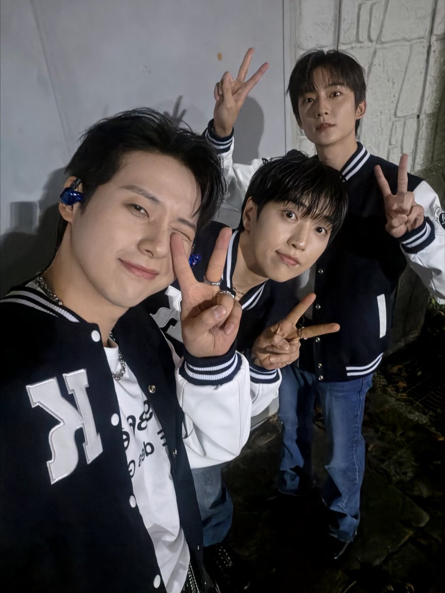 _B1A4OFFICIAL's tweet photo. #B1A4 2026 KONGJU NATIONAL UNIVERSITY 

설렘 가득했던 공주대학교 대동제
함께 노래하고 즐겨주신 여러분 덕분에 
더욱 행복한 시간이었습니다💚
뜨거운 응원과 에너지 보내주셔서 감사합니다!
앞으로도 좋은 무대로 만나요💚💚💚

#비원에이포 #신우 #산들 #공찬 https://t.co/47fVEmwVDV