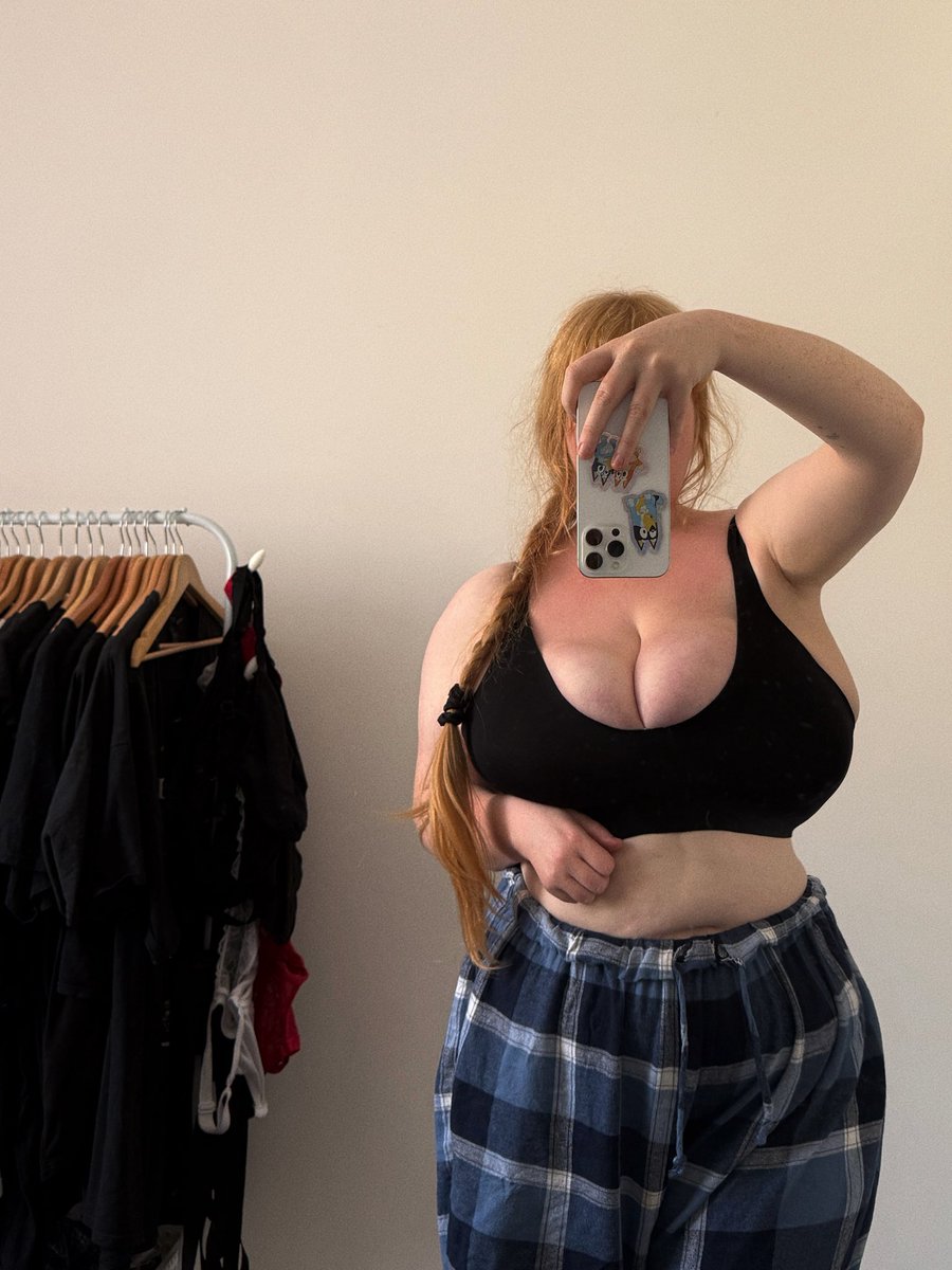 cosysunbeam's tweet photo. Today I woke up, went to the library to return some books and get some new ones, came home and worked while maiden made bread and now I’m going to read for a while before making dinner and cookies! :’) 

[photo pictured is my home outfit,, not what I wore to the library :3] https://t.co/wysTW2b7rS