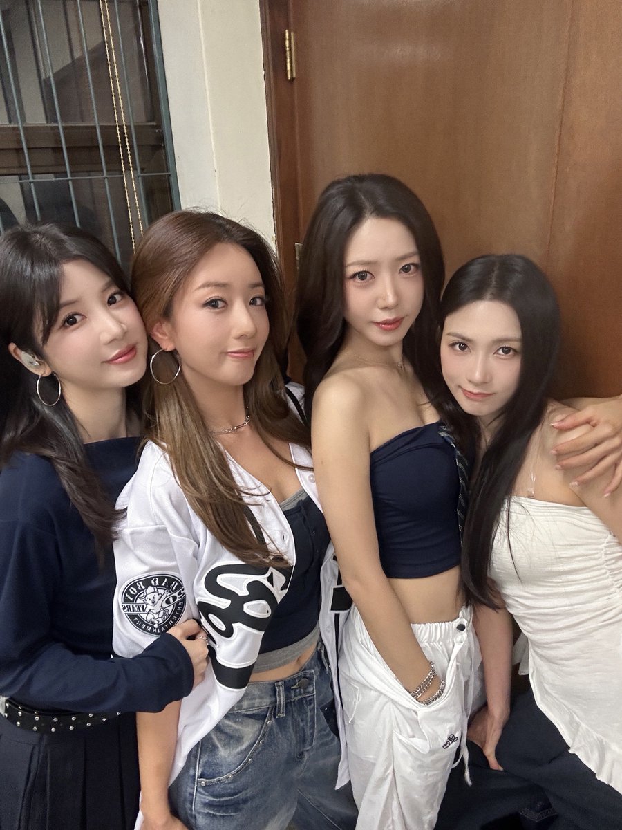 Apink_2011's tweet photo. [📸]

26.09.30
< 2026 계명대학교 WE : AVE_ 함께라서 완성된 순간 >

에이핑크와 함께라서 행복한 순간✨

#에이핑크 #Apink https://t.co/Ja1gYjNn8W