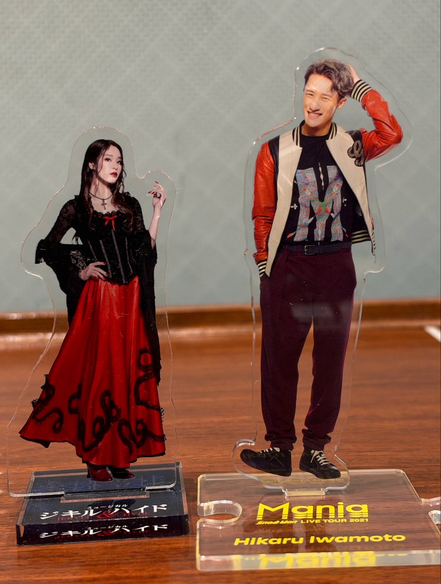 y3_Z's tweet photo. 同じポーズの朝美絢とひかるアクスタやっとご対面
ひかるは可愛くて朝美絢はかっこいい https://t.co/V7LOYFIkNP