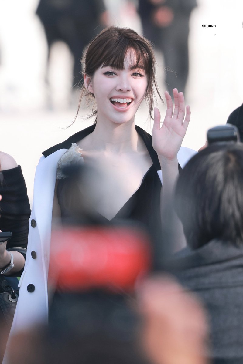 _sPoundK_'s tweet photo. The outfit has a sophisticated foundation, but every detail keeps it modern on Orm Kornnaphat at Dior PFW.

#LingOrmDiorSummer27 #OrmKornnaphat  #LingOrm #Dior #DiorSummer27 #PFW https://t.co/X0CtDUt8BM