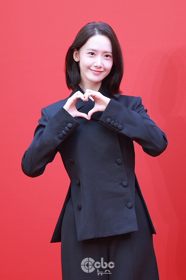 justahome's tweet photo. Yes, it’s true that Yoona barely wore any makeup at this latest Sulwhasoo event, but I think that’s actually the point: letting her skinand, of course, the product take center stage.

And honestly, I think Yoona looks even more beautiful with little to no makeup. ♥ https://t.co/XbccQznmLh