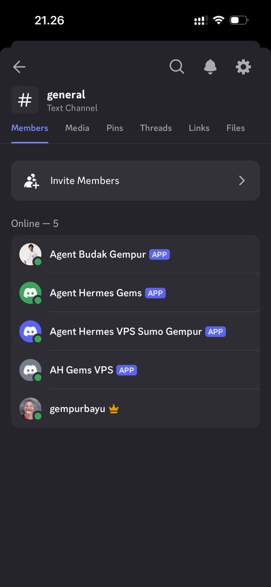 gempurbayu's tweet photo. Segrup yg manusia gw doang, dan grup ini yg bikin hp gada game lagi kecuali sudoku 🤣 https://t.co/h1KFLrStNy