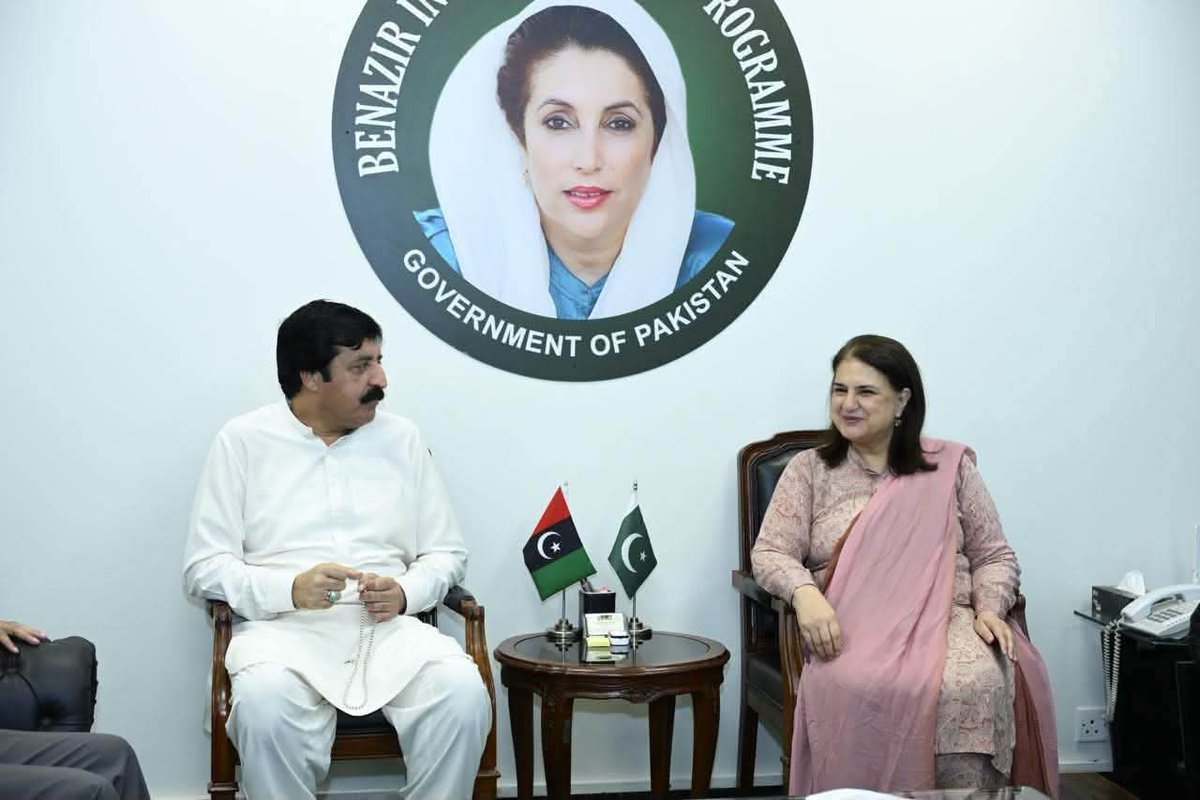 PPP_Org's tweet photo. چیئرپرسن بے نظیر انکم سپورٹ پروگرام سینیٹر روبینہ خالد سے گورنر پنجاب سردار سلیم حیدر کی بی آئی ایس پی ہیڈکوارٹرز میں ملاقات

گورنر پنجاب سردار سلیم حیدر کی چیئرپرسن بی آئی ایس پی سینیٹر روبینہ خالد سے ملاقات
ملاقات میں بی آئی ایس پی کے مختلف پروگرامز اور مستحق خاندانوں کی فلاح و بہبود سے متعلق امور پر گفتگو

ملاقات میں پنجاب میں بی آئی ایس پی پروگرامز کے مؤثر نفاذ اور مستحق خواتین کو سہولیات کی فراہمی پر تبادلہ خیال

سینیٹر روبینہ خالد نے بی آئی ایس پی کے تحت مستحق خواتین کو شفاف اور باعزت انداز میں سہولیات کی فراہمی کے عزم کا اظہار کیا

گورنر پنجاب سردار سلیم حیدر نے مستحق خاندانوں کی سماجی و معاشی بہتری کے لیے بی آئی ایس پی کے کردار کو سراہا

ملاقات میں وفاق اور پنجاب حکومت کے درمیان سماجی تحفظ کے شعبے میں تعاون مزید مضبوط بنانے پر گفتگو

بی آئی ایس پی اور پنجاب حکومت کے درمیان مستحق افراد کی سہولت کے لیے باہمی تعاون جاری رکھنے پر اتفاق

چیئرپرسن بی آئی ایس پی سینیٹر روبینہ خالد اور گورنر پنجاب سردار سلیم حیدر کی ملاقات میں اہم امور پر تبادلہ خیال

بی آئی ایس پی کی جانب سے مستحق خواتین کی سہولت، شفافیت اور ادائیگی کے نظام کو مزید مؤثر بنانے کے اقدامات جاری ہیں 
سینٹر روبینہ خالد
@RubinakhalidPPP @SaleemHaiderPPP