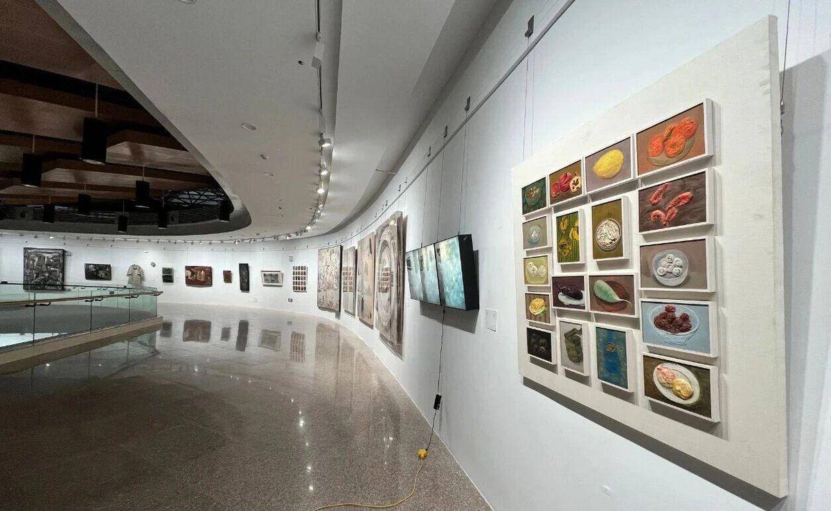 HongFrancoabzm's tweet photo. Vive la magia del arte en cada pincelada! Ven a explorar nuestra exhibición de obras locales esta semana: entrada gratuita para todos!  #ExperienciaArtística https://t.co/B4Wo1Y36dt