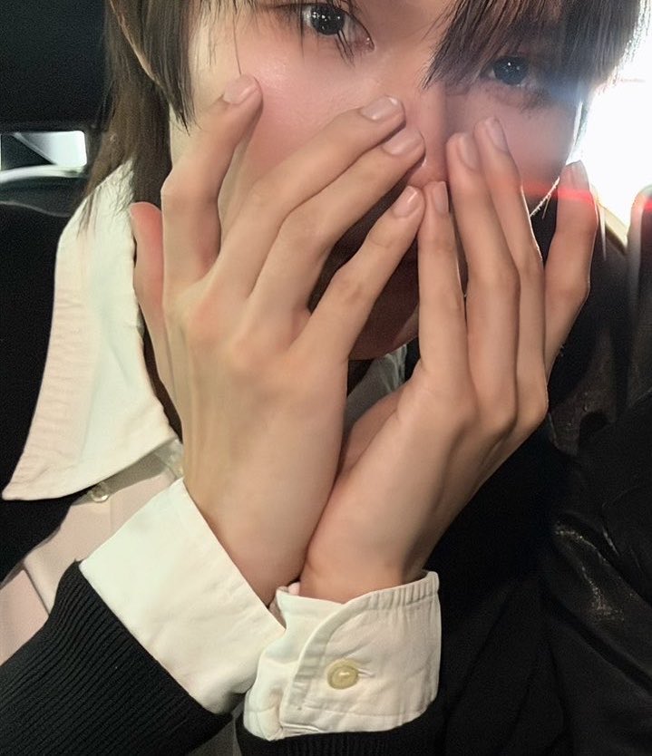Vivianna130745's tweet photo. แค่เคมีมือกุก็จะตราย

#kengnamping #kengharit #nampingster @Schiaparelli #Schiaparelli #PFW https://t.co/XSpzRXho7y