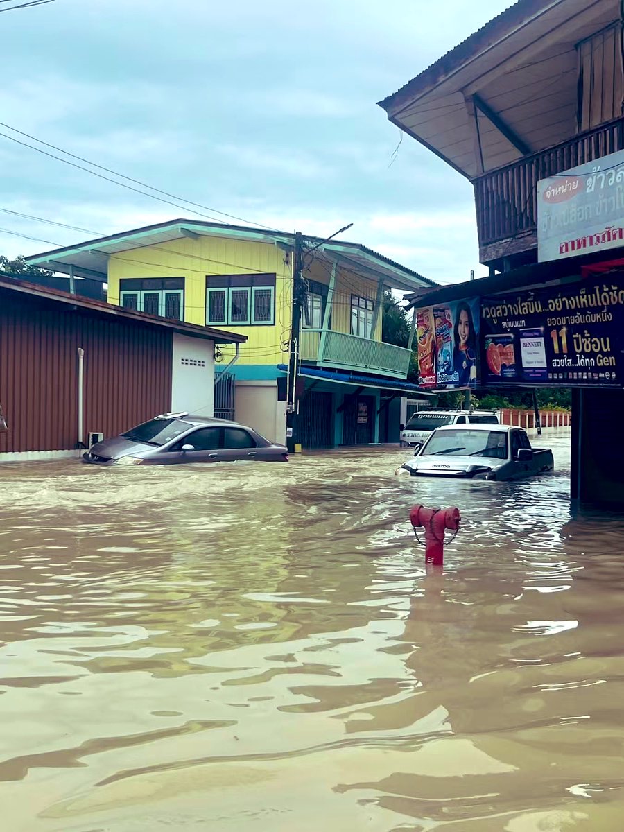 MRT90ks's tweet photo. 5 วันแล้ว ครั้งนี้หนักที่สุดในชีวิต ��
#น้ำท่วมพนม #น้ำท่วม69 https://t.co/te6ipZmRMt