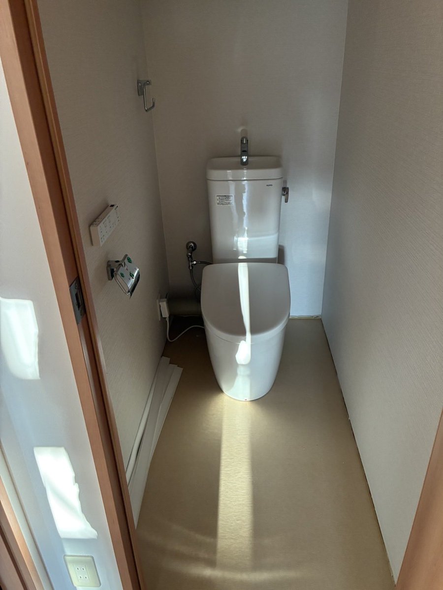 masaoka_pro's tweet photo. トイレを交換するだけで一気に雰囲気が良くなるのはなぜだ？
賃貸物件で一番コスパが良いと個人的には思う！ https://t.co/4AU0QxT2gO