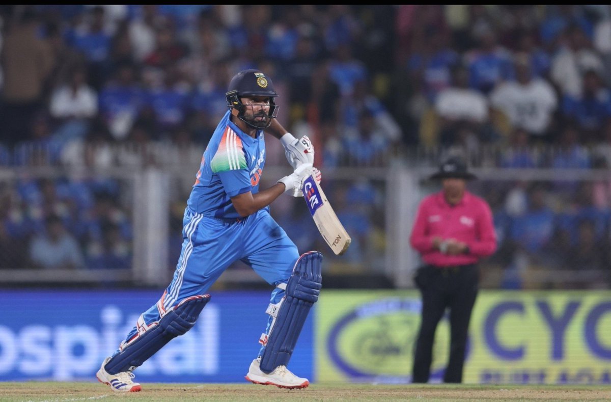Kirketer02's tweet photo. On Sunday Virat Kohli scored 15000 Odi Runs and Today Rohit Completed 12000 ODI runs

What a series for RO-KO Fans 

#indvswi #rohitsharma #viratkohli https://t.co/HRpCdpDcNl