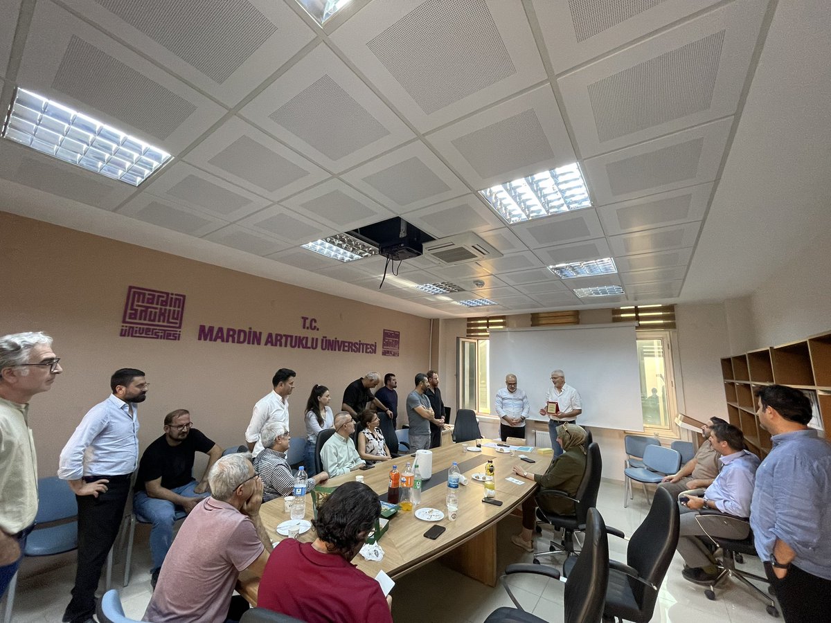 Mau_Tyde's tweet photo. Mamoste İbrahim Bingöl,yê ku di Beşa Ziman û Çanda Kurdî ya Enstîtuya me de bi salan wezîfe dikir, teqawît bû;û ji bo ked û tevkariyên wî plaket hat pêşkêşkirin

Em ji bo ked û xizmetên wî spas dikin û di jiyana teqawîtiyê de saxî, aramî û bextewarî jê re dixwazin
@ibrahimozcosar https://t.co/nxdc6xG8rx