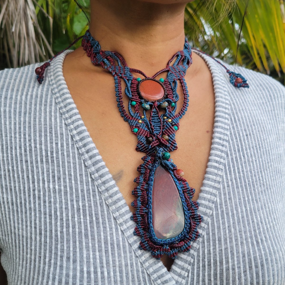PhreshyThiNG's tweet photo. There’s something so organic about this one, like roots, rivers… or even a strand of DNA running right through the center 🧬🌿

The large Bloodstone feels strong and grounded, and that soft shimmer of Sandstone at the top? Pure quiet magic. I love https://t.co/OuLC0TUJ4l