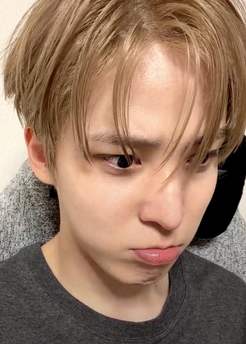 ddozln's tweet photo. 성인남자가 왜이렇게 ���귀냐고 .. https://t.co/i126b8QMuI