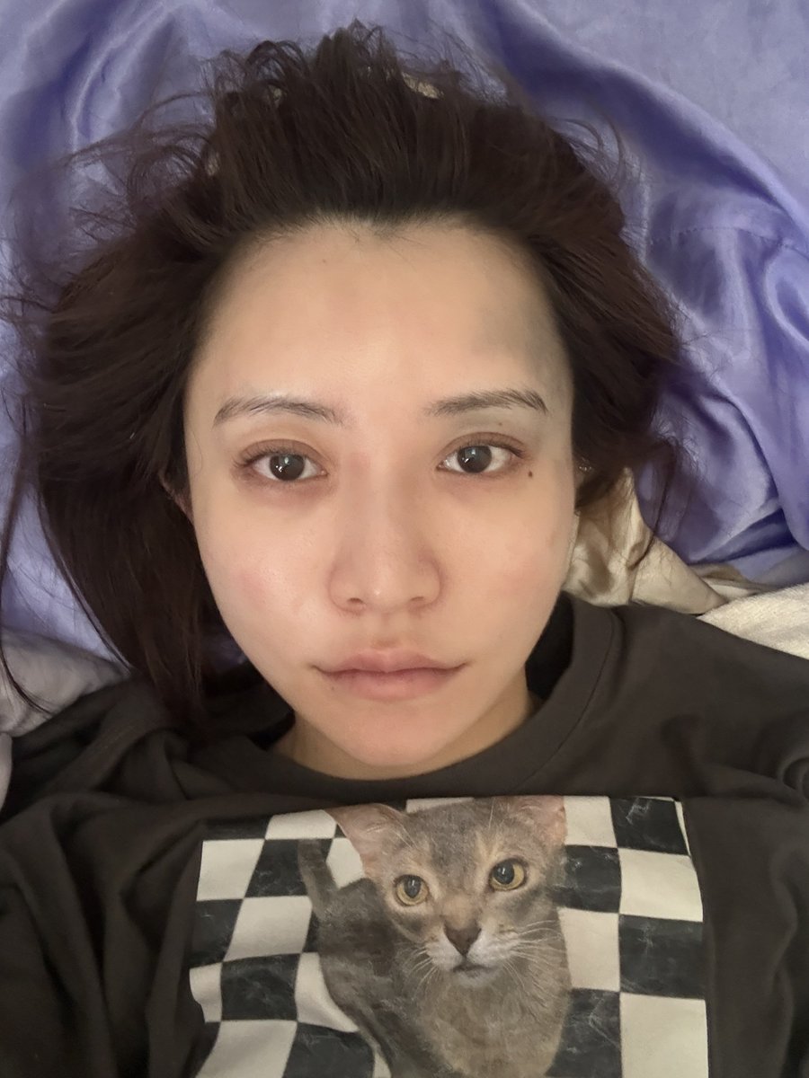 ひめかちゃんのすっぴん、全然肌が変わるくらいで造形何も変わらん羨ましい〜私メイクでこんなに変わるよ😅 https://t.co/SeroVqG3ya