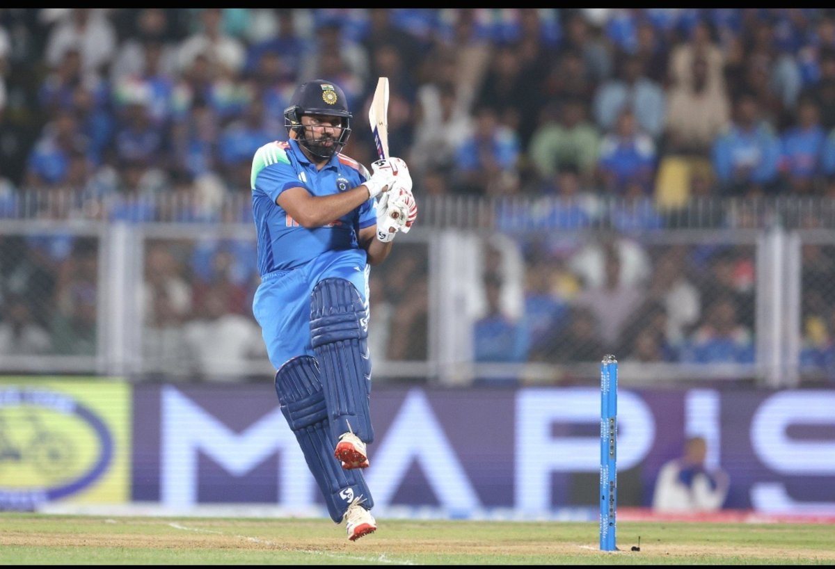 Kirketer02's tweet photo. History By Rohit sharma 🚨

Rohit Gurunath Sharma completes 12000 Runs In ODI 

Rohit sharma Becomes third indian and only 7th player to Reach this landmark 

#indvswi #Rohitsharma https://t.co/x7qmGShXng