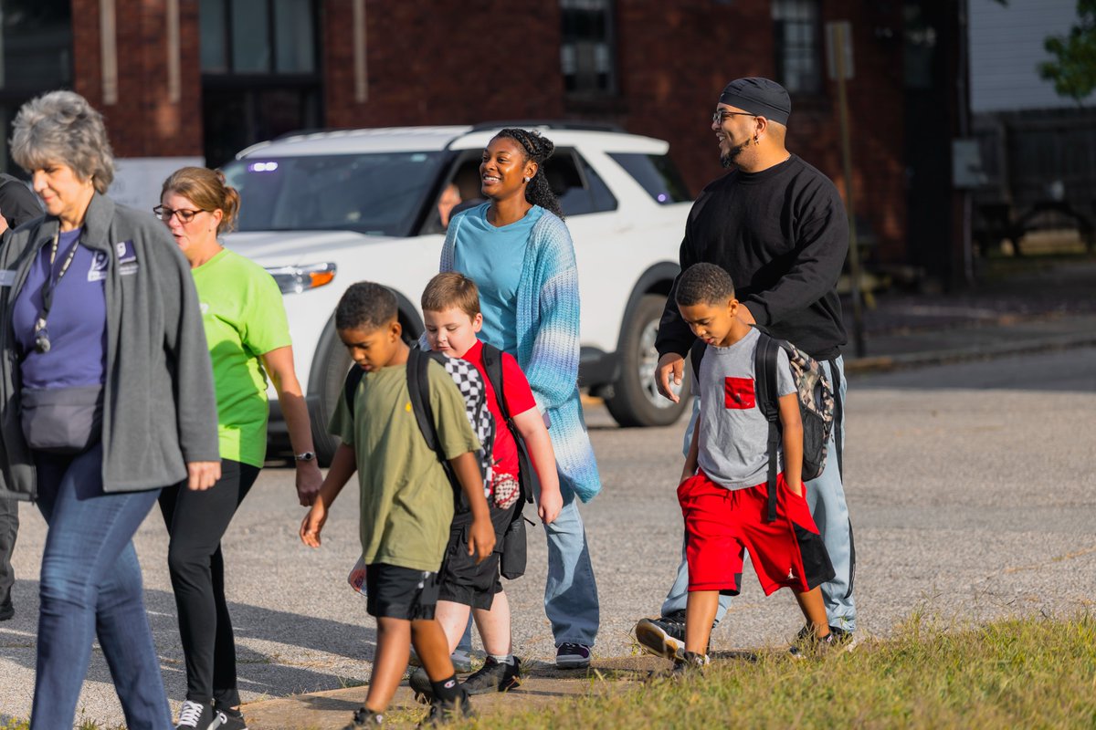 EVSC1's tweet photo. A crisp, sunny morning for Delaware Elementary’s Walk to School Day.

Officers from the @EvansvillePD and firefighters from the @EvansvilleFD joined students, EVSC staff, and community members for the walk to school, greeting kids as they arrived at the front doors.

Thank you to our first responders and community partners who came out to help start the day.