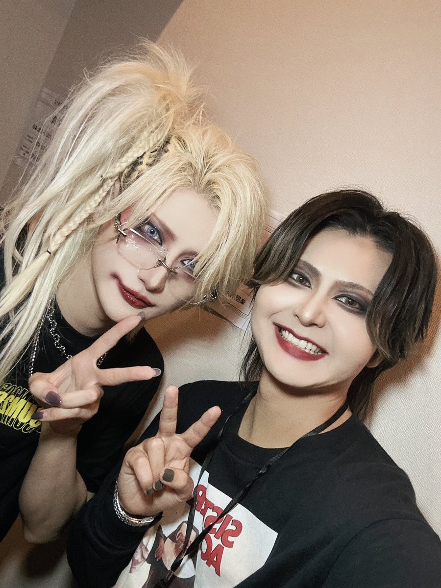 josinohimitsu's tweet photo. あの、好き顔9選に選ばしていただいた
アルルカン 暁さん、Azavana 詩結さんと、あの、写真を撮らささしていただきました

しかも、囲みと、ツーショです

とても、嬉しいです https://t.co/mzbJZtAsvI