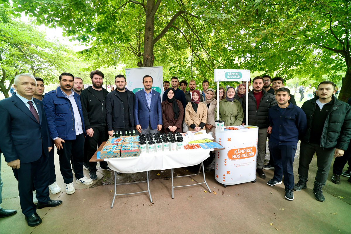 nevzatyucetr's tweet photo. İl Başkanımız Sayın @abdullahozdemir ile birlikte Yıldız Teknik Üniversitesinde “Kampüse Hoş Geldin” standımızı ziyaret ederek öğrenci arkadaşlarımızla bir araya geldik. Kampüsün enerjisine ortak olduk.

Üniversite hayatında İlk Durak @uniakistanbul! 🚀 https://t.co/hfz8ZXCJwL