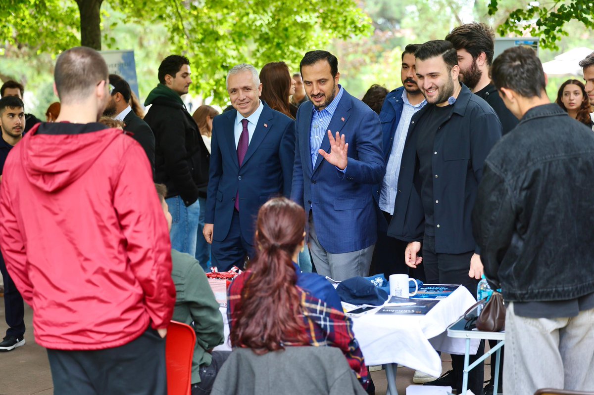 nevzatyucetr's tweet photo. İl Başkanımız Sayın @abdullahozdemir ile birlikte Yıldız Teknik Üniversitesinde “Kampüse Hoş Geldin” standımızı ziyaret ederek öğrenci arkadaşlarımızla bir araya geldik. Kampüsün enerjisine ortak olduk.

Üniversite hayatında İlk Durak @uniakistanbul! 🚀 https://t.co/hfz8ZXCJwL