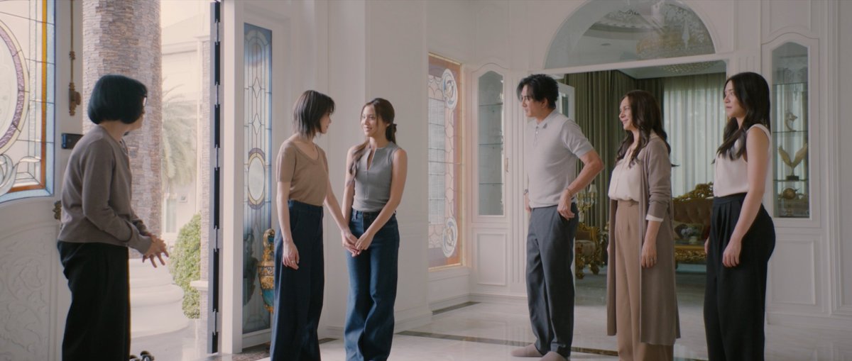 GMMTV's tweet photo. #MoonshadowSeriesEP8 จบแล้วน้า เรื่องราวในคืนนี้ได้ทำให้รู้แล้วว่าคีย์ไม่ได้อยู่ตัวคนเดียว ทุกคนรักและเป็นห่วงคีย์มากๆ ไม่ว่าจะเป็นครอบครัวหรือพี่จันทร์ ทุกคนพร้อมอยู่ข้างๆ คีย์เสมอ และเรื่องที่ยังฝังใจคีย์ พี่จันทร์ก็พยายามที่จะอยากพาคีย์ก้าวข้ามความกลัวนั้นไปให้ได้ แต่การเผชิญหน้านี้มันจะได้ผลมั้ย ติดตามกันต่อได้ในวันพุธหน้านะคะ

สามารถรับชมย้อนหลังแบบ UNCUT ได้ที่แอป oneD ที่เดียวเลยนะคะ 🥰

@emiamily @beonnnie @Jamiejuthapich_