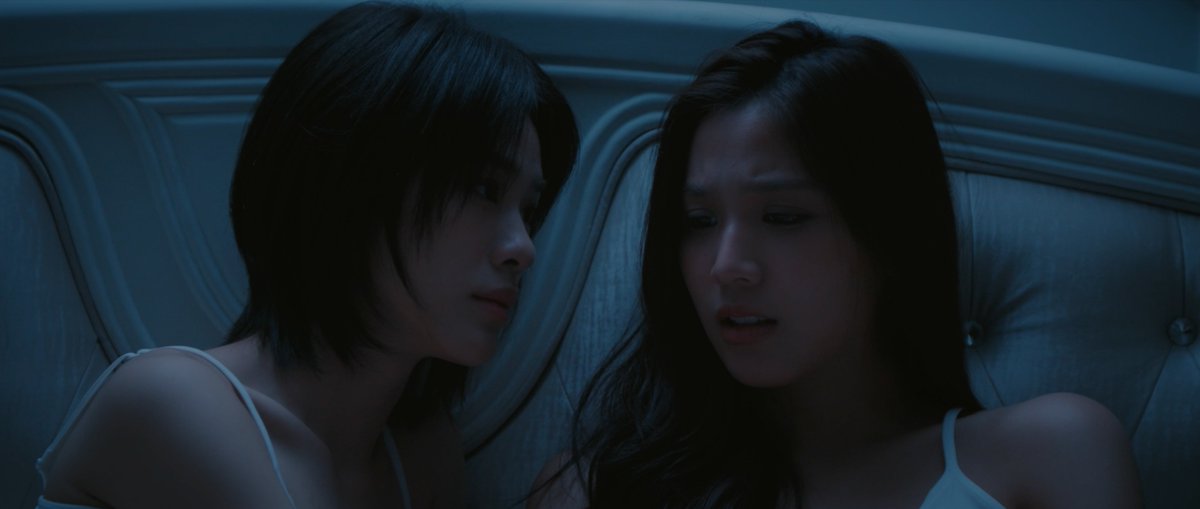 GMMTV's tweet photo. #MoonshadowSeriesEP8 จบแล้วน้า เรื่องราวในคืนนี้ได้ทำให้รู้แล้วว่าคีย์ไม่ได้อยู่ตัวคนเดียว ทุกคนรักและเป็นห่วงคีย์มากๆ ไม่ว่าจะเป็นครอบครัวหรือพี่จันทร์ ทุกคนพร้อมอยู่ข้างๆ คีย์เสมอ และเรื่องที่ยังฝังใจคีย์ พี่จันทร์ก็พยายามที่จะอยากพาคีย์ก้าวข้ามความกลัวนั้นไปให้ได้ แต่การเผชิญหน้านี้มันจะได้ผลมั้ย ติดตามกันต่อได้ในวันพุธหน้านะคะ

สามารถรับชมย้อนหลังแบบ UNCUT ได้ที่แอป oneD ที่เดียวเลยนะคะ 🥰

@emiamily @beonnnie @Jamiejuthapich_