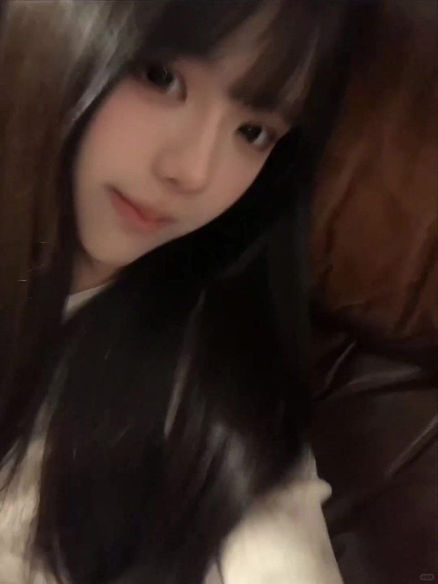 miss780417's tweet photo. 同城功能到底在哪开啊，我在上海这边，谁知道怎么弄呀? #上海 #日常 #反差 https://t.co/mHs3fTw60N