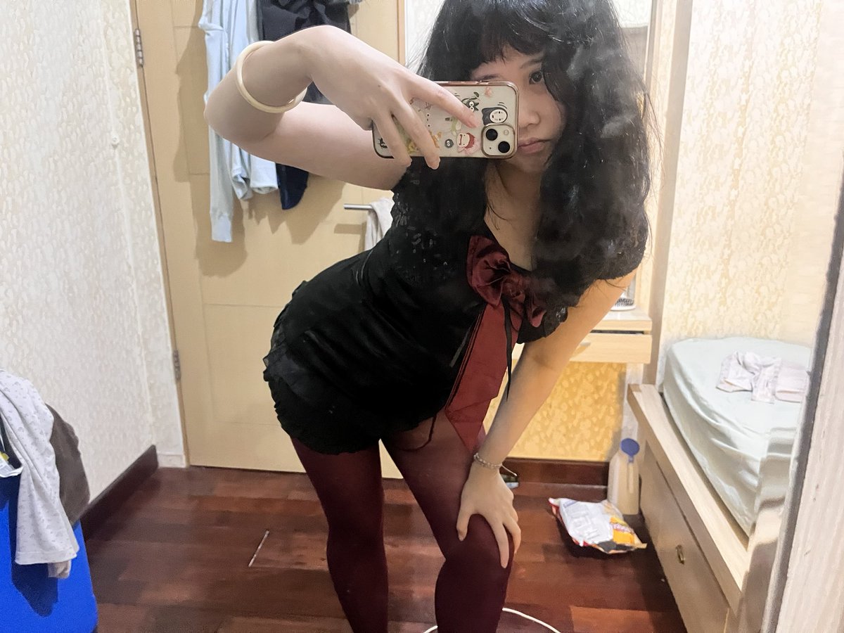 kuemisour's tweet photo. girl in red karena besok the 1st of october https://t.co/4n3gVHu2cs