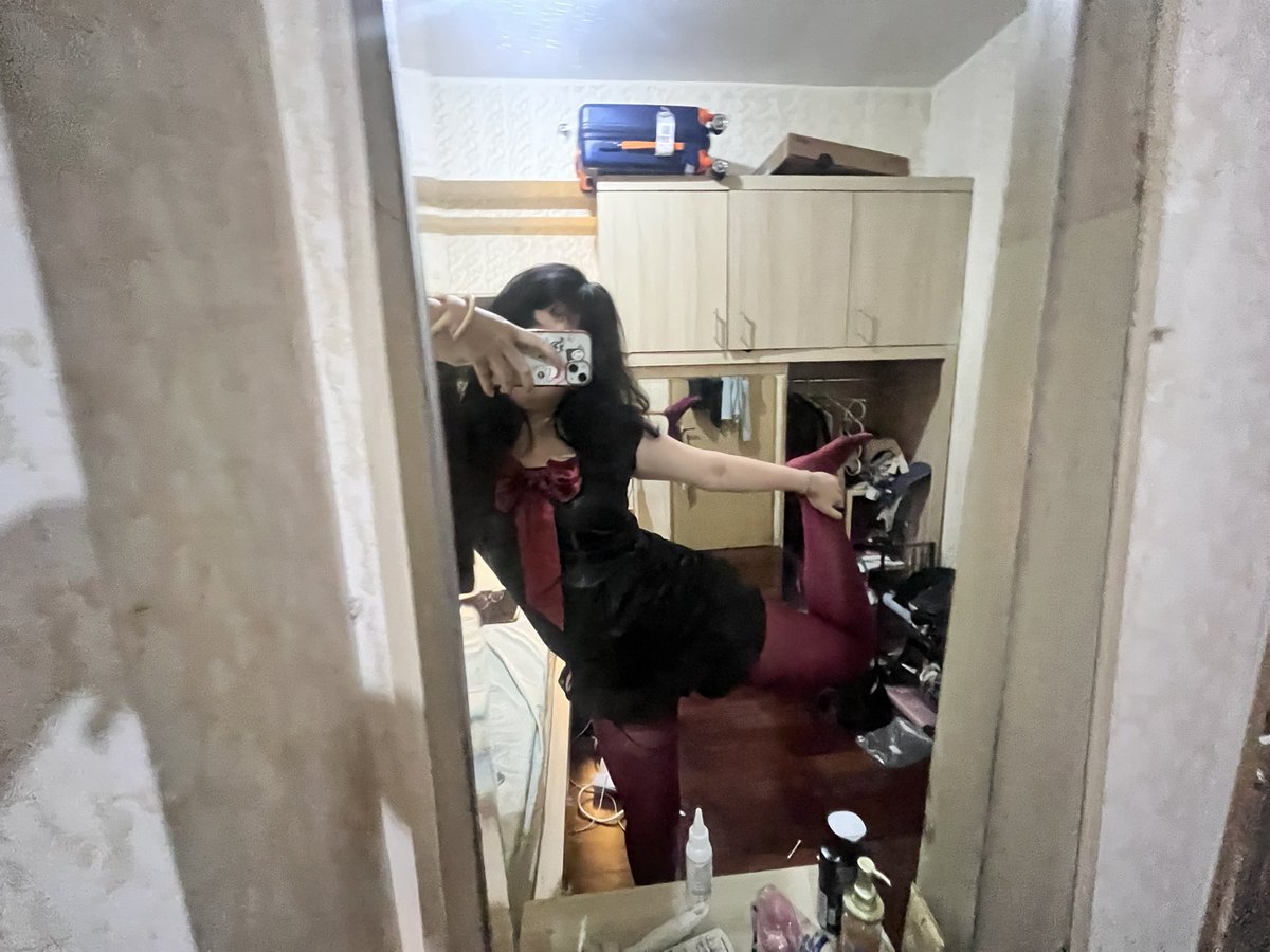 kuemisour's tweet photo. girl in red karena besok the 1st of october https://t.co/4n3gVHu2cs