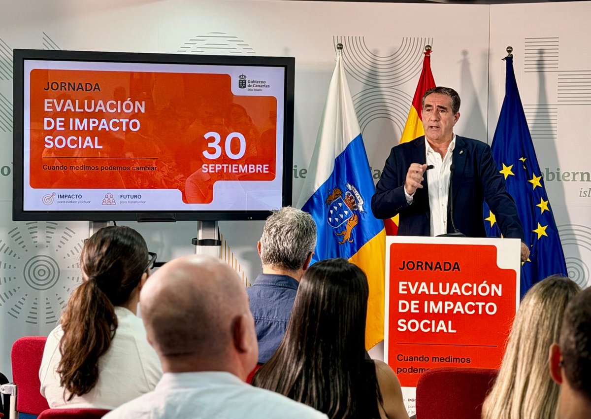 IRLab_'s tweet photo. 🎙️ El viceconsejero de Bienestar Social, Francis Candil, destaca la importancia de incorporar esta perspectiva a las políticas y actuaciones sociales y de avanzar hacia una evaluación que permita conocer su capacidad transformadora.

🔗 Noticia: https://t.co/VDBCFQnuUY https://t.co/QqcLzgkwmn