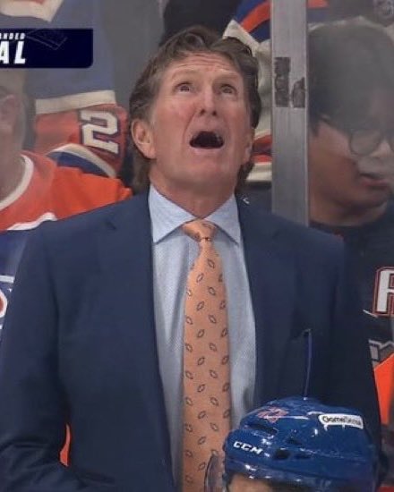 NHLHumor's tweet photo. Mike Babcock realizing the mistake he’s made taking this job https://t.co/W35RmRdeVm
