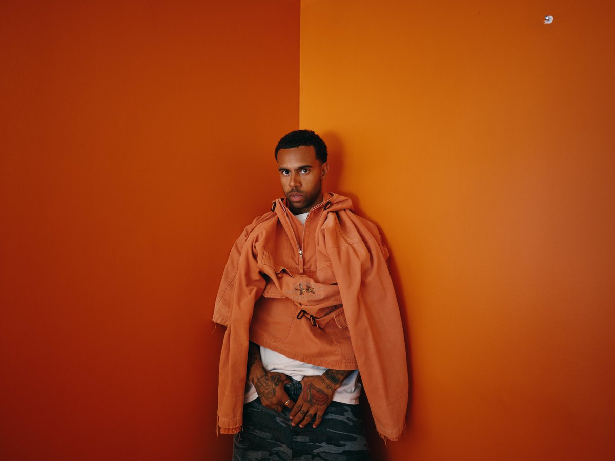 BrianZisook's tweet photo. When lawyers quoted him six figures to clear all the samples on INNANETAPE for streaming, @VicMensa scoffed.

Turns out, that number was accurate.

13 years after its free release, the mixtape is finally commercially available.

I called Vic to walk through what it took. 🧵 https://t.co/LFxeaNGHuX