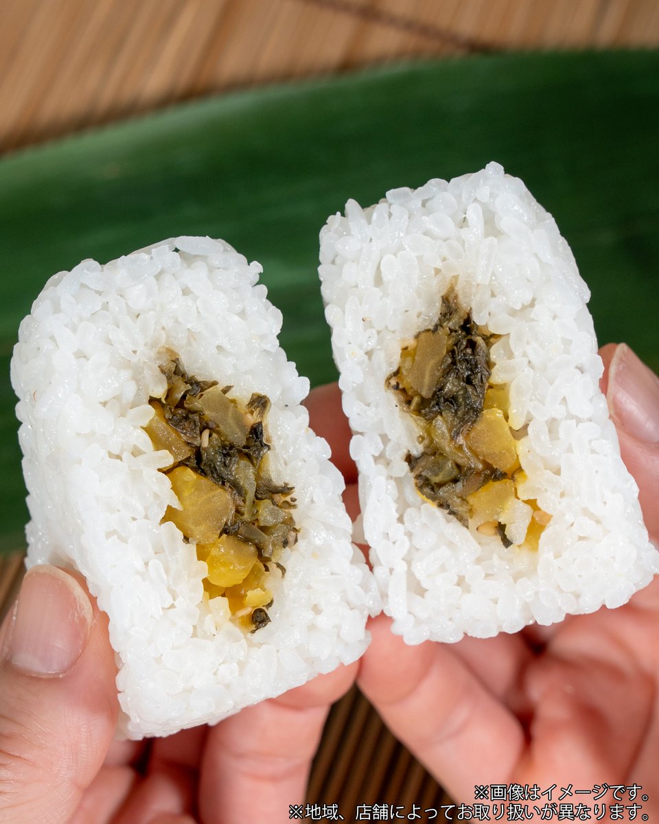 famima_now's tweet photo. 海苔が無くてもおいしい！
それが、#ファミマ のおむすび🍙

🩷梅（おかか入り）
🖤ごま昆布
💚高菜たくあん

好きな具材はどれ？「いいね」しておしえて！ https://t.co/GyIUKVls3Y