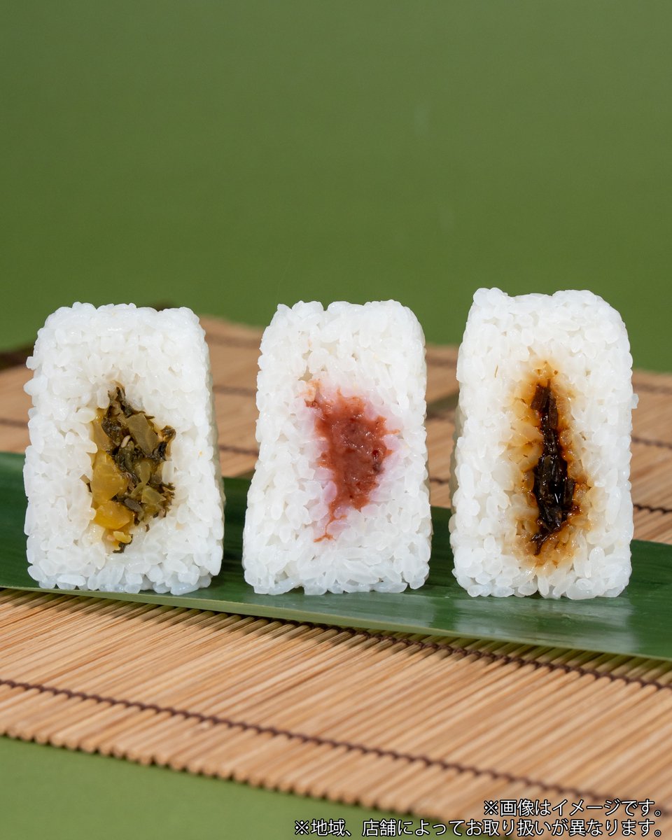 famima_now's tweet photo. 海苔が無くてもおいしい！
それが、#ファミマ のおむすび🍙

🩷梅（おかか入り）
🖤ごま昆布
💚高菜たくあん

好きな具材はどれ？「いいね」しておしえて！ https://t.co/GyIUKVls3Y